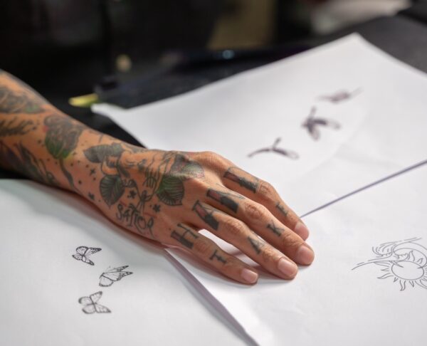 Tattoo,Art,On,Body.,Close,Up,Of,Tattoo,Artist,In